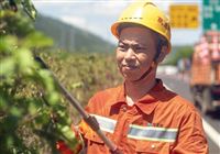 切换“高温模式”！福建高速养护人员保障道路畅通