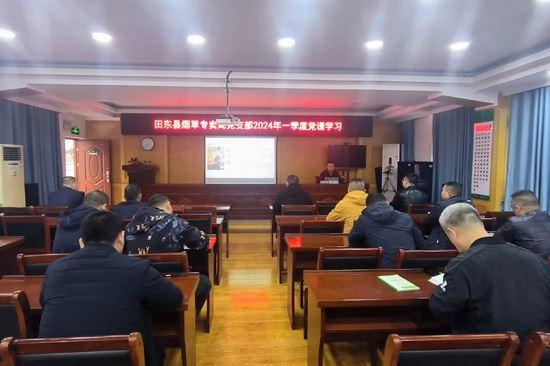 开展题为《规范党员网络行为，强化在线纪律监督》的党课 。 黄涛摄
