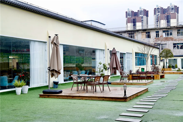 摆茶宴酒楼室外餐厅.